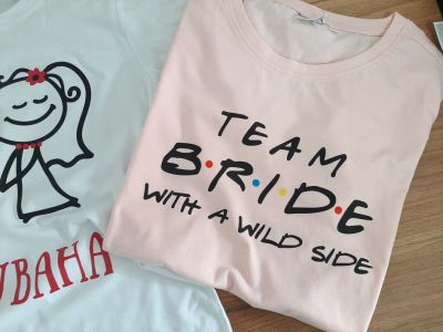 Тениска за моминско парти с надпис Team Bride с модерен дизайн