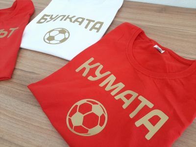 Тениска за моминско парти с надпис Кумата  и елемент футболна топка
